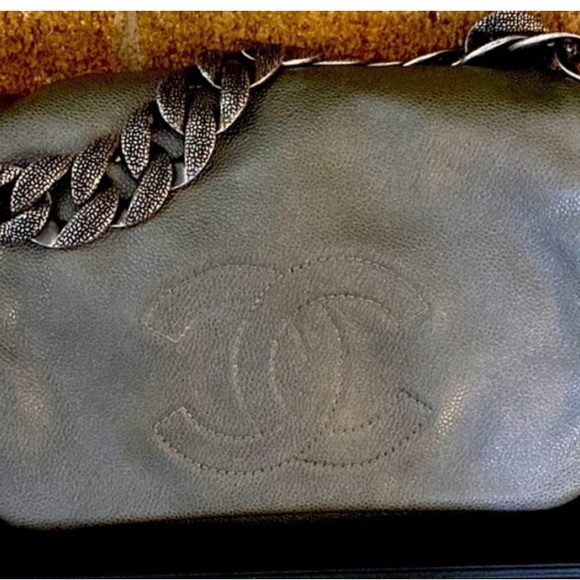 Chanel Flap Bag - Picture 2 of 9